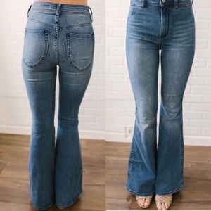 Free People Flare Jeans. Size 27